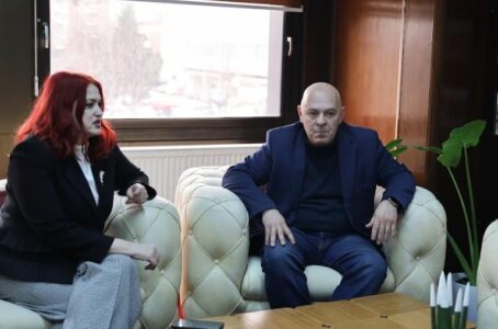 “Liria ka Emër” merr mbështetje edhe nga Gjakova për marshin “Drejtësi, jo politikë”