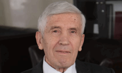 “Në vitin 1985 Daci u bë anëtar i Shoqatës Amerikane të Kimistëve”, ASHAK shkruan për jetën dhe arritjet akademike të tij