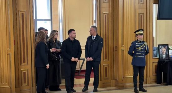 Shoqëria e Bonartit nderojnë figurën e gjyshit të tij, Nexhat Dacit