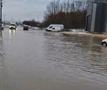 Bllokohet përkohësisht rruga Ferizaj–Prishtinë për shkak të sasisë së madhe të ujit në rrugë