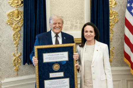 Fituesja e Çmimit Nobel për Paqen nga Venezuela ia dorëzon medaljen e saj Trumpit