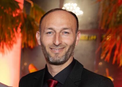 Vdes pjesëtari i kabinetit të Alban Hysenit