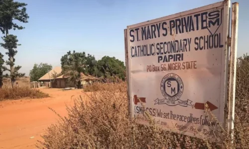 Shkollat ​​do të rihapen pas rrëmbimeve masive në Nigeri