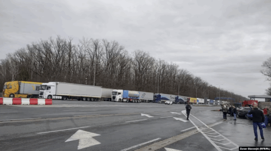 Transportuesit rajonalë bllokojnë kufijtë me BE-në, Kosova në vështirësi