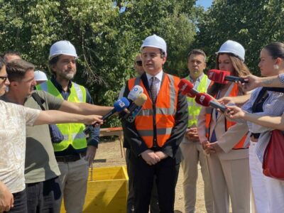 Rama tallet me “trekëndëshin” Kant – Mill – Aristotel të Kurtit: Futeni Unazën e Prishtinës aty, veç të zhbllokohet