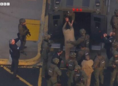 Pamjet dramatike të transferimit të Maduros drejt gjykatës (VIDEO)