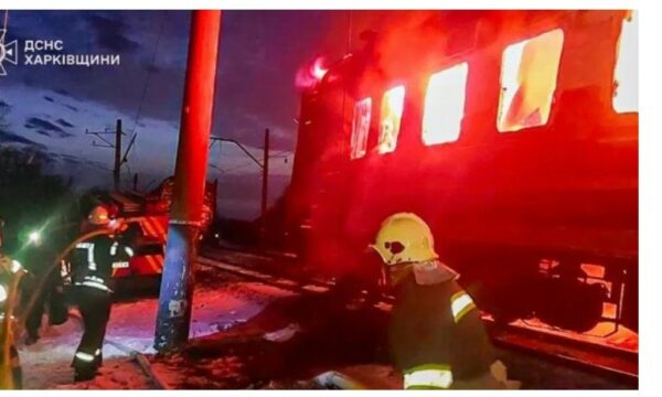 Zelensky e dënon sulmin vdekjeprurës rus me dron ndaj një treni udhëtarësh