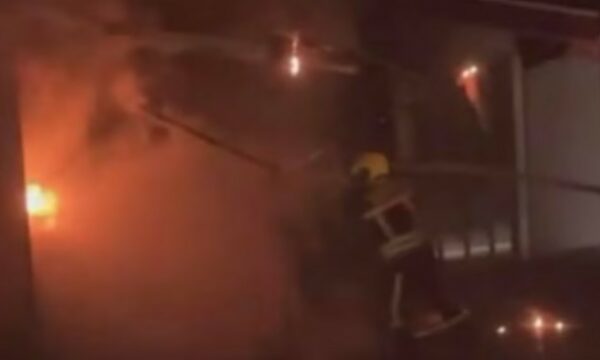 Përfshihet nga zjarri një lokal në Prishtinë  ndërhyjnë zjarrfikësit