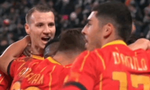 Lecce shokon Juventusin në fund të pjesës së parë