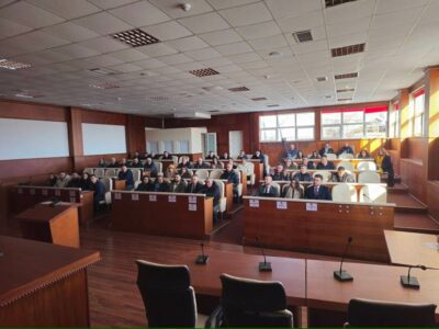 Propozohet të bëhet narko-testi për asambleistët e Komunës së Junikut