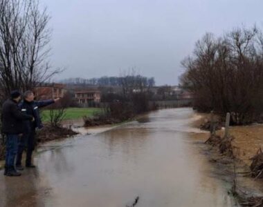 Lumi Mirusha në disa pjesë jashtë shtratit, akse rrugore në Malishevë vështirë të kalueshme