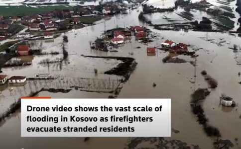 Kosova përsëri lajm në Reuters, zjarrëfikësit u filmuan duke ndërhyrë në fshatrat e Fushë Kosovës