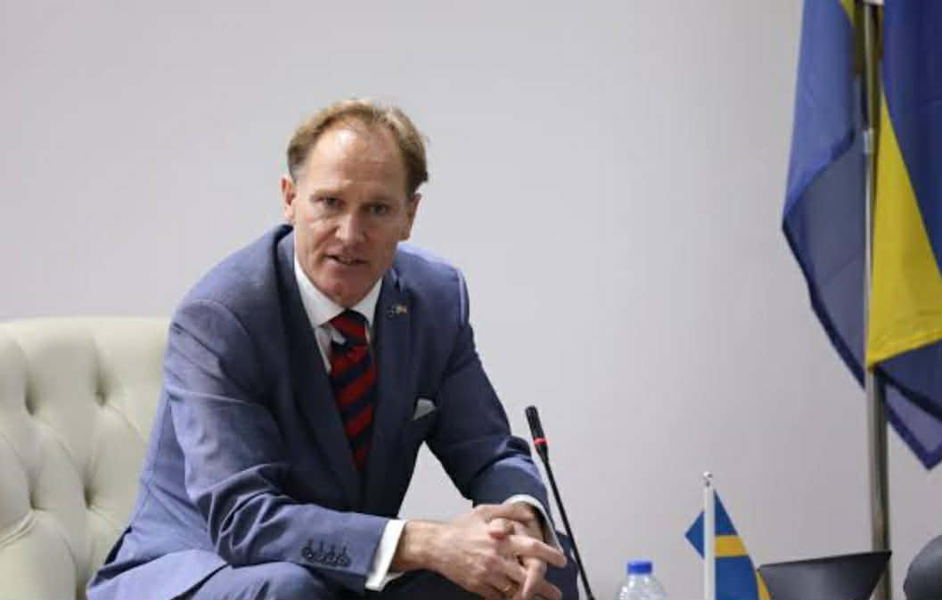 Ambasadori suedez bën thirrje për formim të shpejtë të qeverisë  Marrëveshjet me Serbinë duhet të zbatohen