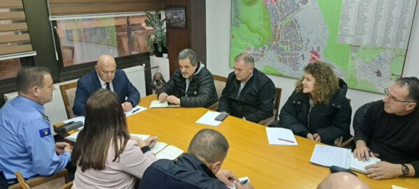 Vërshime në Gjakovë, evakuohen familje në disa lagje – Shtabi Lokal për Menaxhimin e Krizave në terren