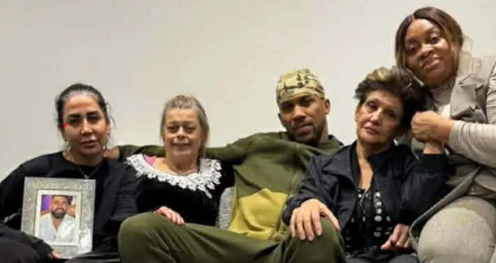 Joshua poston fotografi për herë të parë që nga aksidenti me makinë