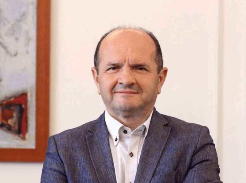  Deklaratë e kurdisur   ish këshilltari i Thaçit kritikon ashpër Vjosa Osmani