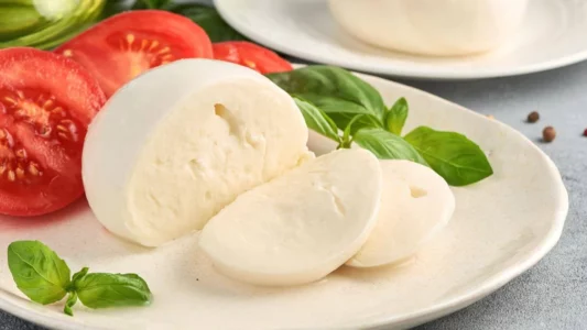 AUV vendos ta heq prej tregu djathin Mozzarella nga qumshti i buallicës