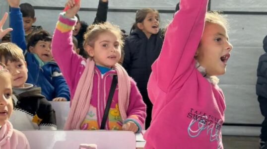 Fëmijët në Gaza kthehen në shkollë pas vitesh pa arsim formal