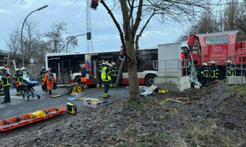 Treni përplaset me autobusin në Hamburg, një i vdekur dhe dhjetë të plagosur