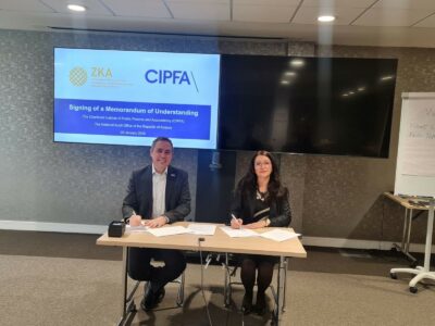 Stafi u kthye, Auditorja qëndroi jashtë agjendës zyrtare: Mëditje shtesë nga Anglia