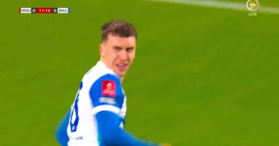 Futbollisti shqiptar eliminon Manchester Unitedin nga FA Cup