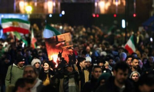 Protestat vdekjeprurëse në Iran, shqiptarët që janë atje këshillohen të kenë kujdes