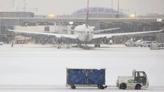 Stuhia dimërore në SHBA: Anulohen 13 mijë fluturime, ndërpritet energjia elektrike në shumë pjesë të shtetit