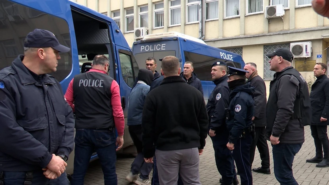 Familjarët e të ndaluarve në Prizren u ankuan në KMDLNJ për shkelje të të drejtave