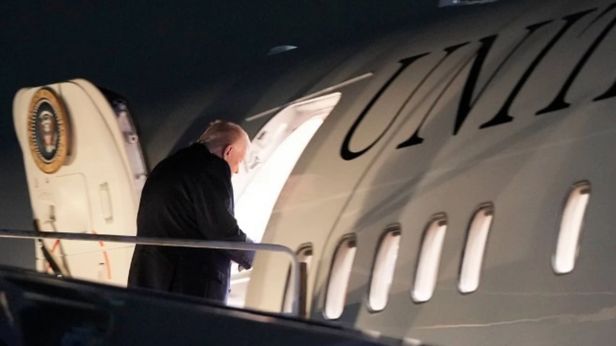 Defekti në aeroplanin presidencial shfaqet një orë pas ngritjes   Trump kthehet në Uashington