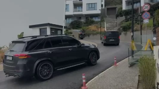 Dhëndri dhe vajza e Trump mbërrijnë në Vlorë, takime lidhur me investimet në ishullin e Sazanit