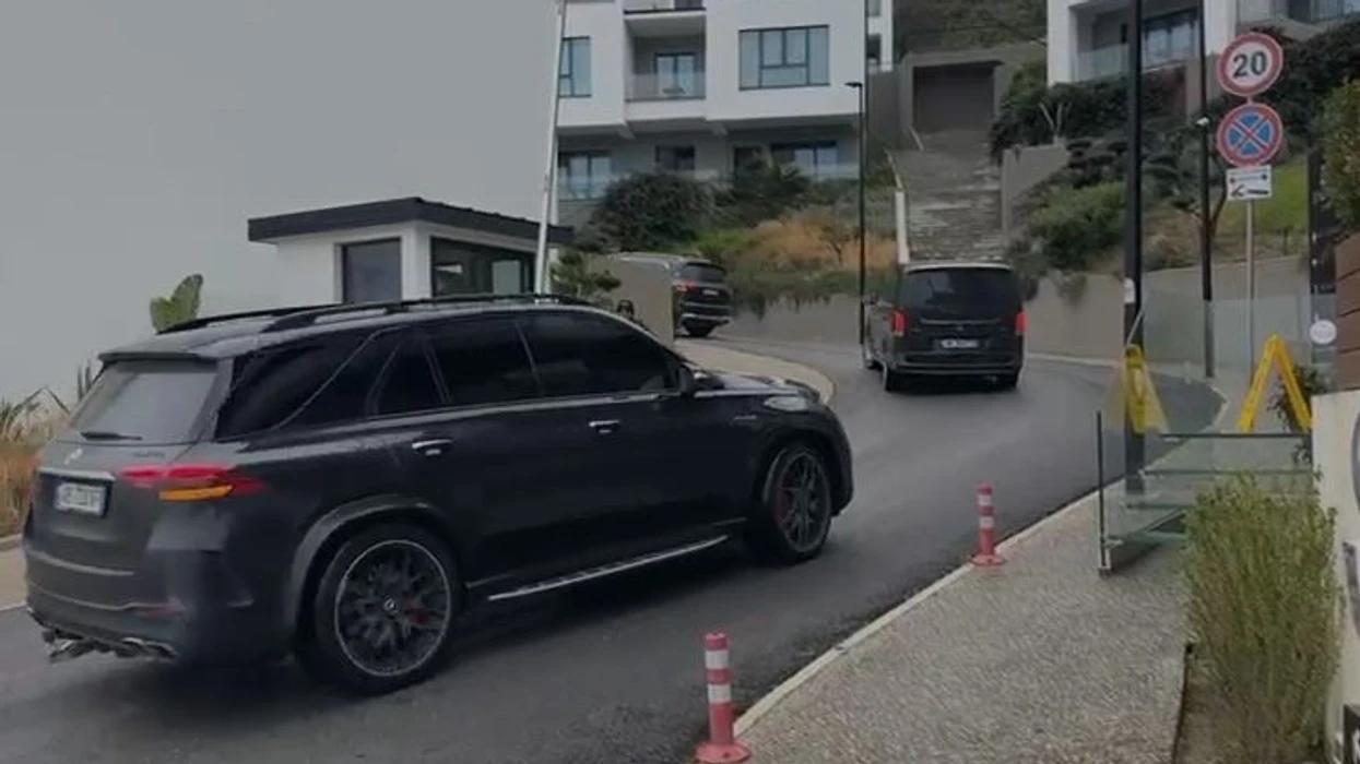 Dhëndri dhe vajza e Trump mbërrijnë në Vlorë  takime lidhur me investimet në ishullin e Sazanit