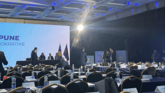 Pamje nga brenda sallës së Kuvendit të LDK-së ku po përgatitet votimi i fshehtë