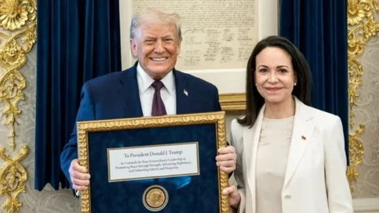 Norvegjia e tronditur pasi Machado i dhuroi Trumpit medaljen e Çmimit Nobel
