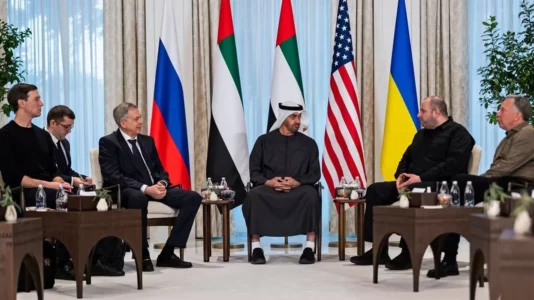 Kievi dhe Moska gati të zhvillojnë më shumë bisedime ballë për ballë, ndërsa SHBA-të përshëndetin ‘hapin e madh’ përpara