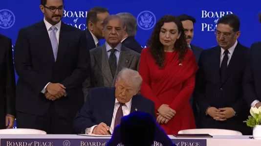 Trump nënshkruan Kartën e Bordit të Paqes