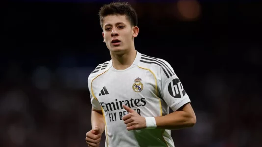 Klubi i Ligës Premier hyn fuqishëm në garë për Arda Guler