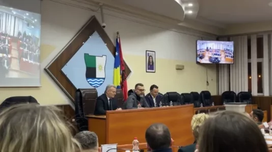 Koalicion LVV-LDK në Mitrovicë, Safet Kamberi kryesues i Kuvendit Komunal