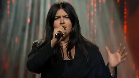 19-vjeçarja nga Kosova mahnit në skenën e “The Voice of Finland” me zërin e saj