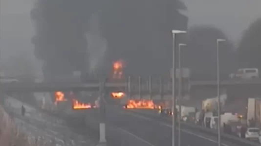 Aksident i rëndë në një autostradë të Sllovenisë, raportohet për shpërthim të një cisterne, të përfshira edhe disa automjete