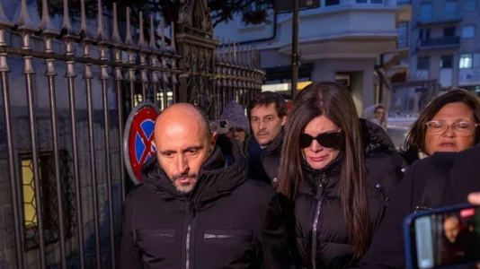 Pronari i barit zviceran arrestohet pas tragjedisë që la 40 viktima