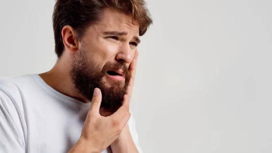 7 arsye pse dhembin kockat e fytyrës: Shkaku shpesh nuk është aty ku mendoni