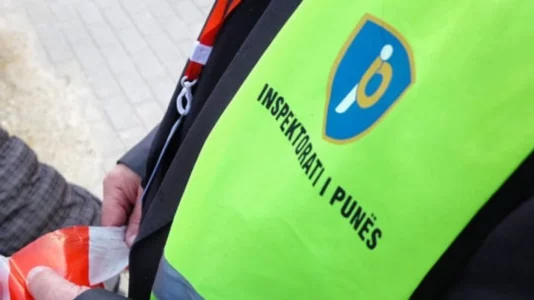 Ky është inspektori që dyshohet se u kap në flagrancë duke pranuar ryshfet