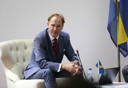Ambasadori i Suedisë bën thirrje për formim të shpejtë të qeverisë: Marrëveshjet me Serbinë duhet të zbatohen