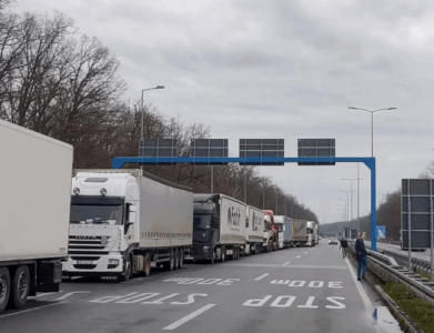 Vazhdon bllokada e transportuesve rajonalë në kufijtë me BE-në