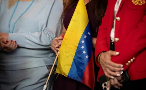 Sondazh nga “Reuters”: Përqindje e ulët e amerikanëve e përkrahin sulmin ndaj Venezuelës