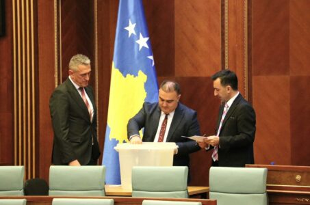 Bashës s’i pëlqen vendimi i Kushtetueses për Rashiqin: Në shpërputhje me Kushtetutën