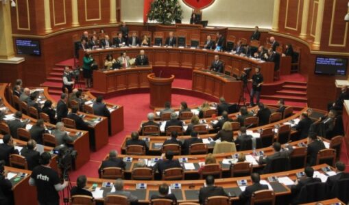 Kuvendi i Shqipërisë miraton pjesëmarrjen në Bordin e Paqes të propozuar nga Trumpi