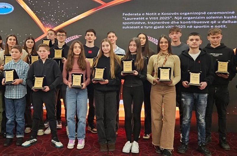 Mbahet ceremonia  Lauretatët e Vitit 2025 