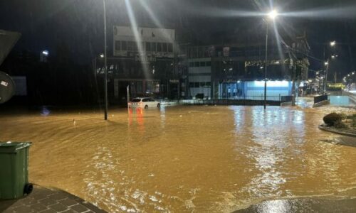 Malisheva përfshihet nga vërshimet (Pamje)