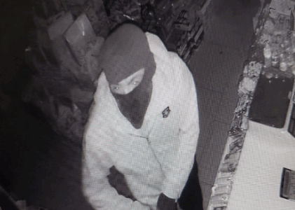 Nëse e shihni këtë person, lajmërojeni Policinë